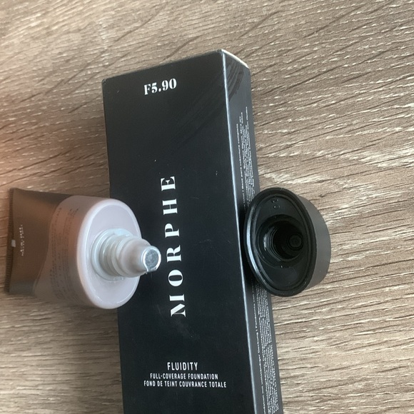 🟫 F5.90 Morphe Foundation Fluidity-F5.90 - Picture 10 of 13